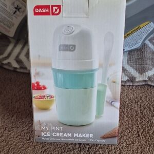 Ash My Pint Ice Cream Maker - Mint Green and White